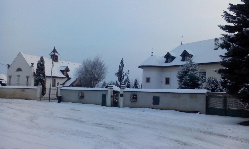 Castle Kastiel Kotesova Apartment Luaran gambar